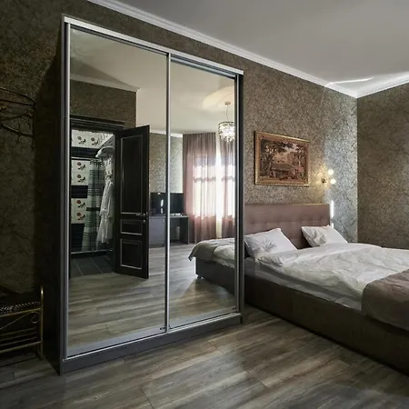 Podil View Bed & Breakfast *